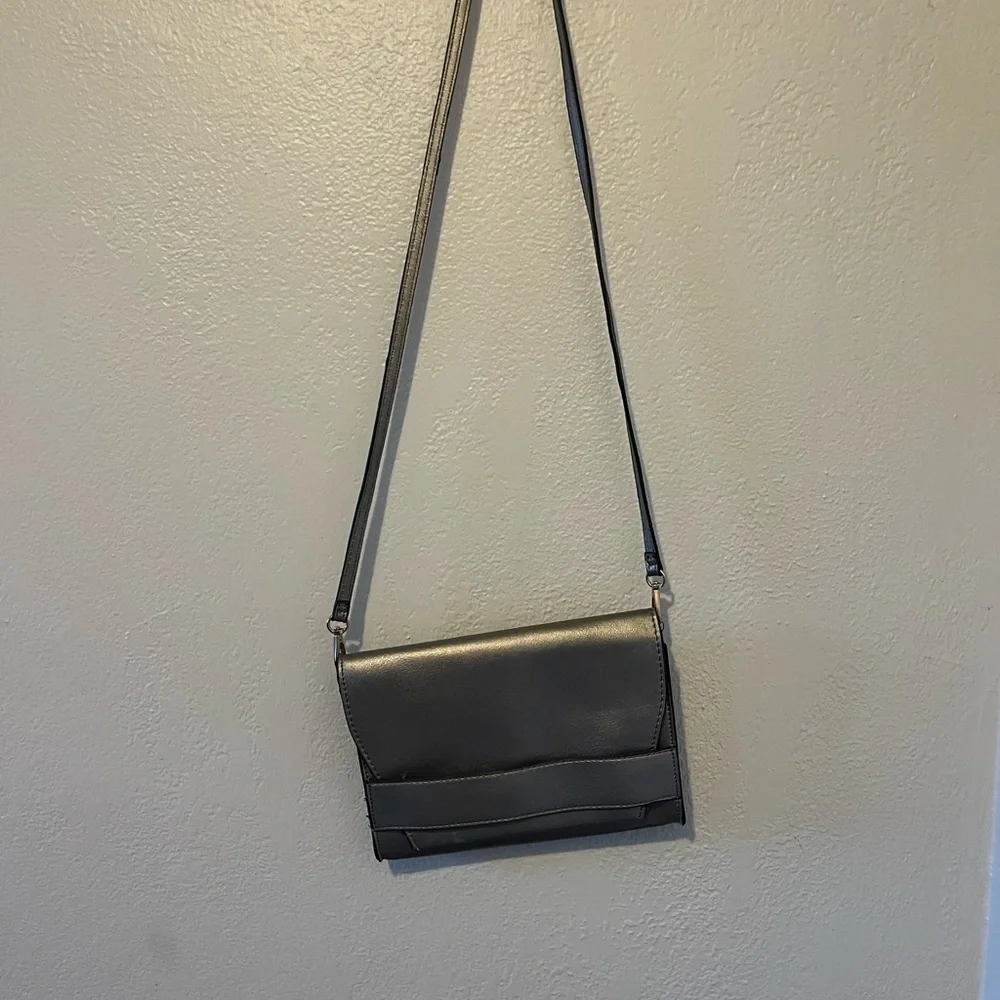 Steel grey metallic Summer & Rose crossbody bag - Picture 5 of 6